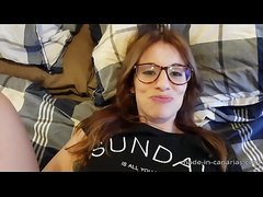 Ella se mastruba y me pide que le meta mi polla por su vagina humeda